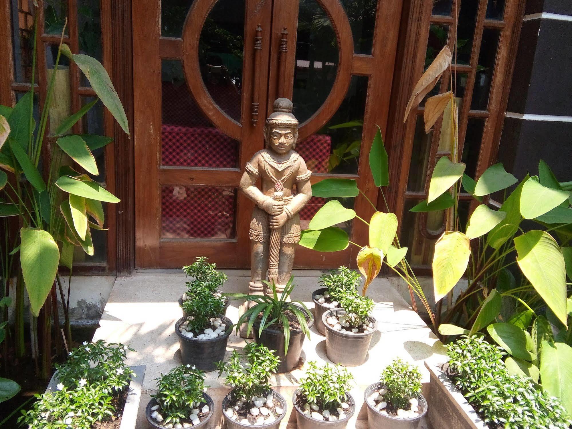 Siem Reap Urban Boutique Hotel Exterior photo